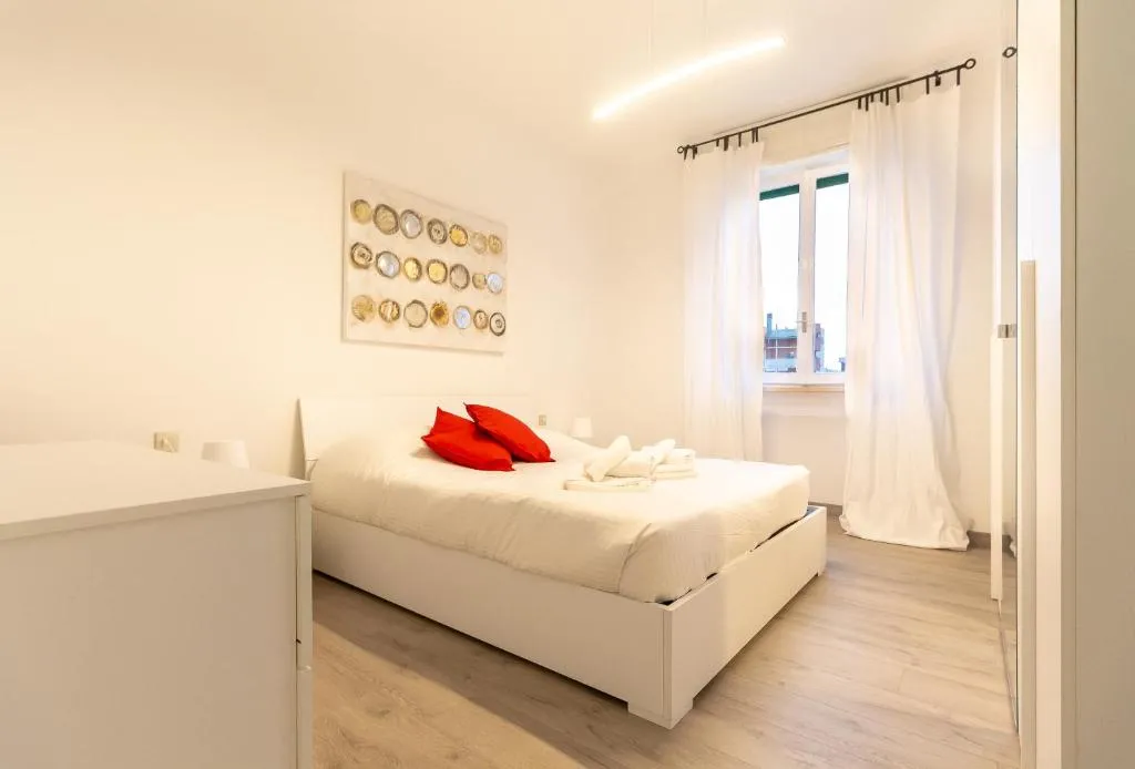 Bright Flat near MM1, Milano, Italia