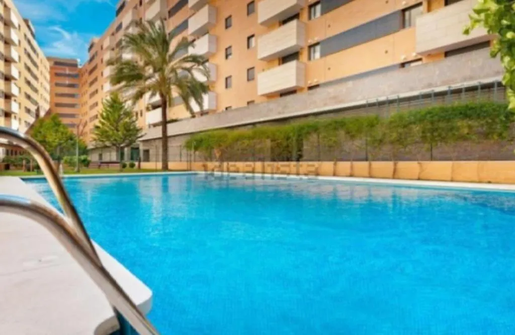 KEYFAMILY Luxury apartment in City center y Station central and 5min to the beach Free Parking, Málaga, Spania