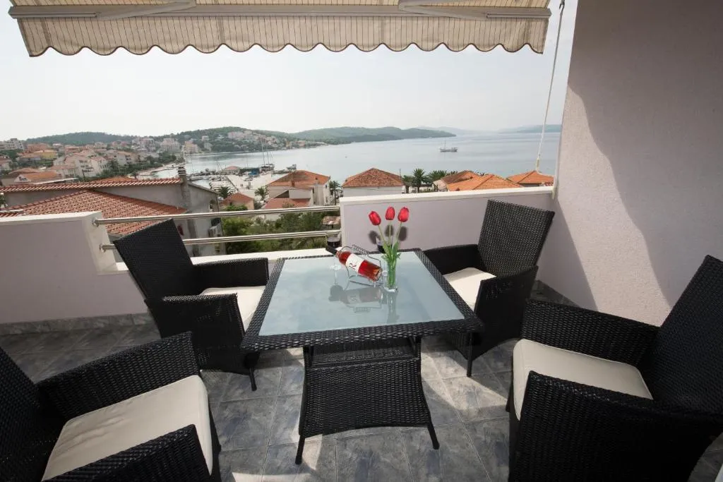 Copacabana Beach Apartments, Trogir, Croaţia