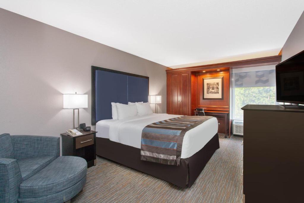 A room at the Wingate by Wyndham Charleston Coliseum.