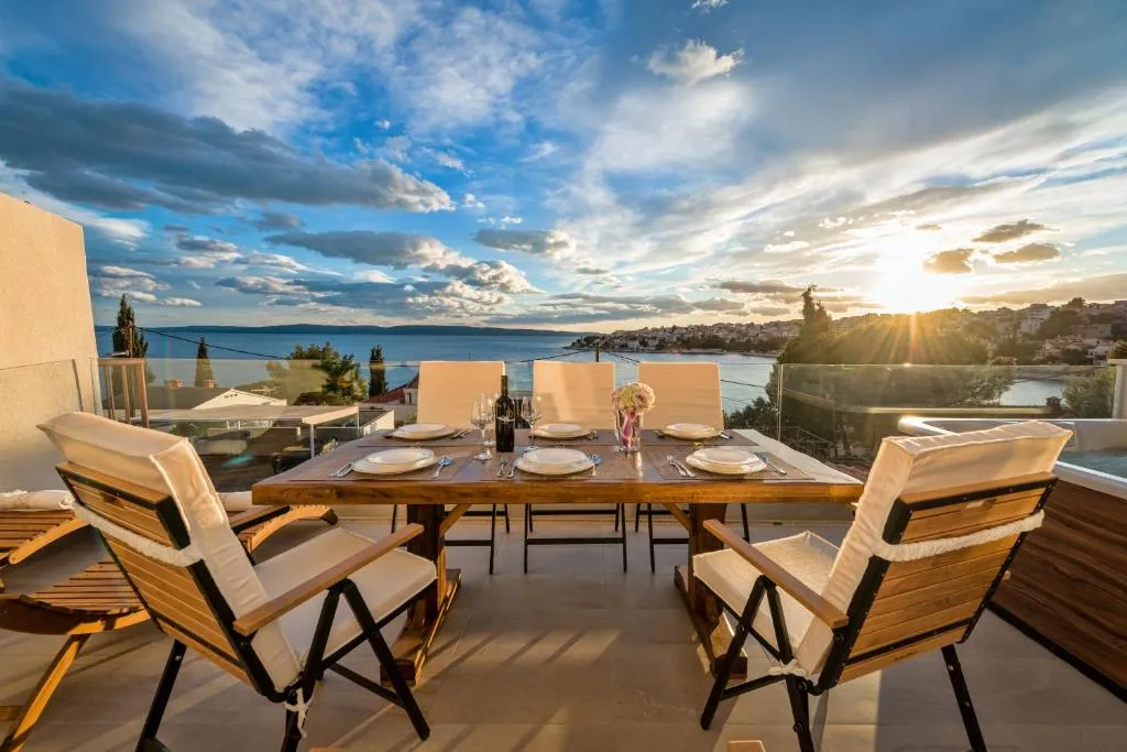 Royal, sea view apartment near Trogir and Split, Centola, Croatia