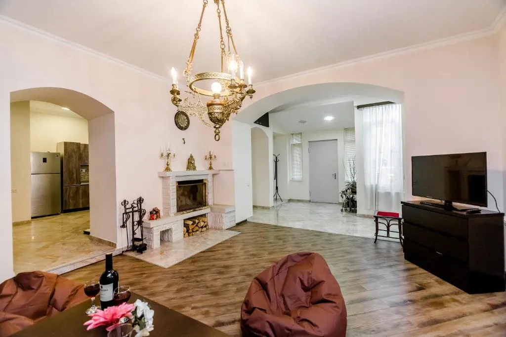 Grand Apartment on Marjanishvili, Tbilisi, Georgia