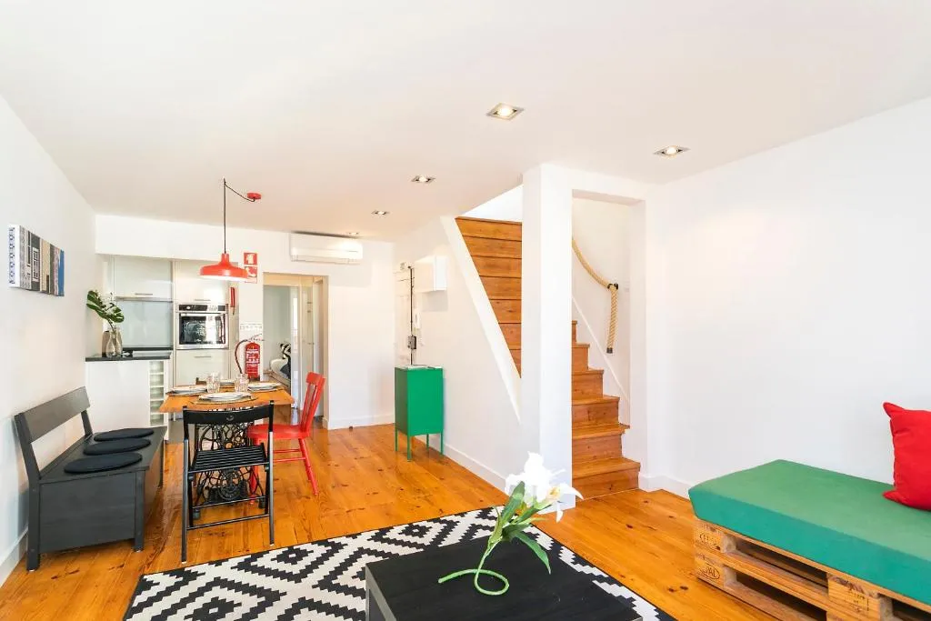 Cosy Alfama Hideout - with rooftop terrace, Amadora, Portugal
