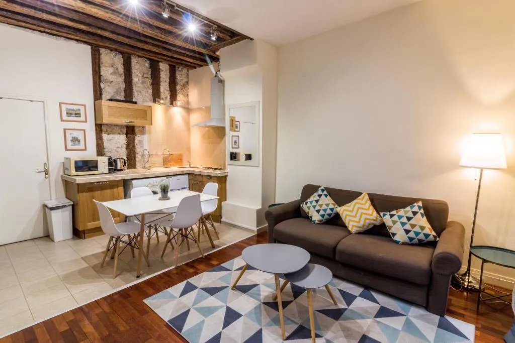 New chic flat : Le Marais - Place des Vosges, Paris, Franţa