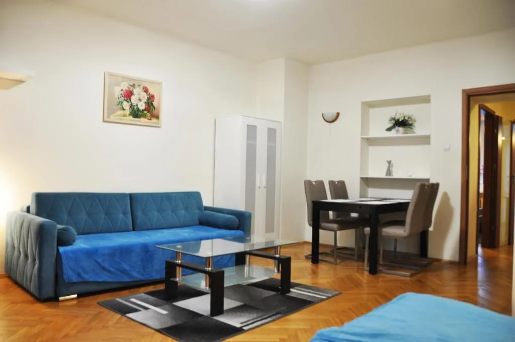 Retoryka 6A by Homeprime, Cracovia, Polonia