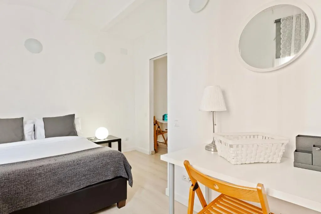 Cozy 1Bedroom Apt, 6mins to Sagrada Familia, Barcelona, Spain