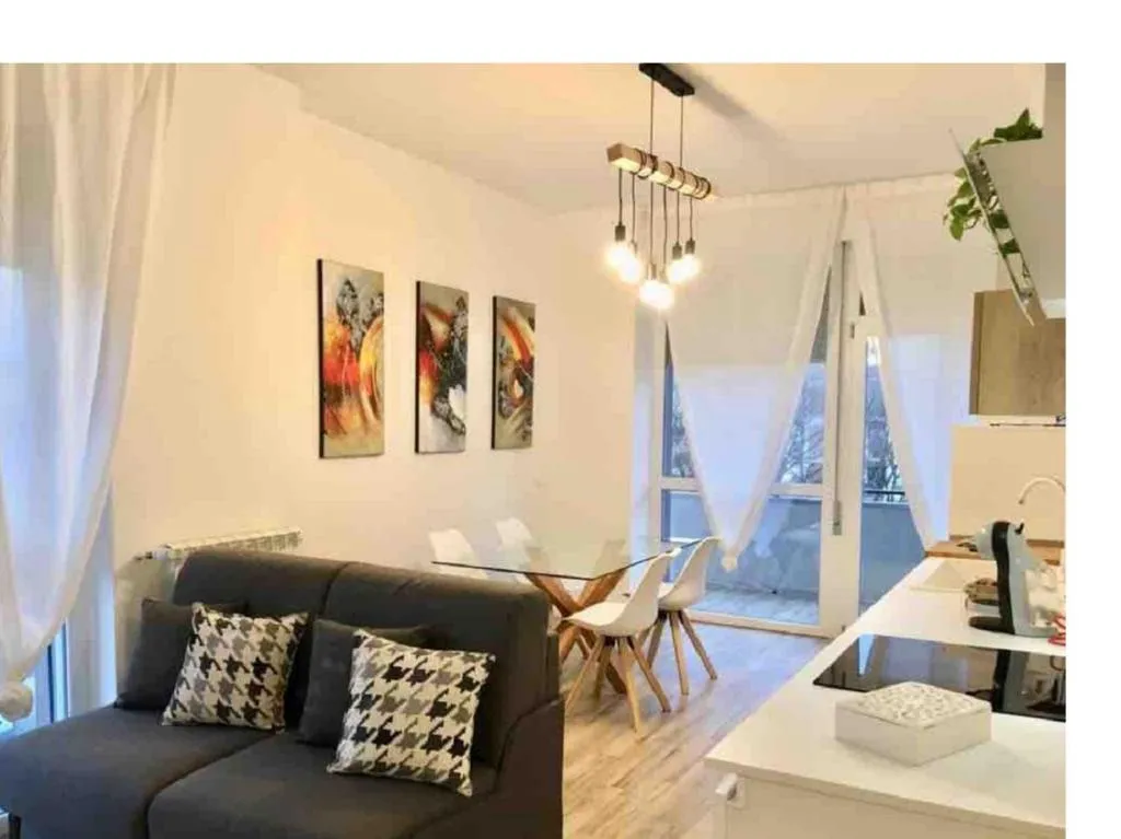 Lumina Apartment & free parking, Florența, Italia