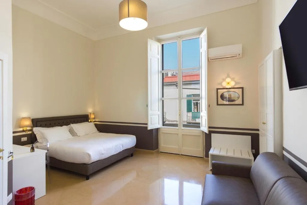Residenza Molinari Suite&Rooms, Napoli, Italia