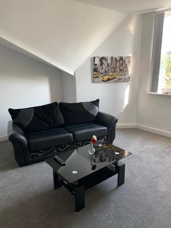 No 9 - LARGE 1 BED NEAR SEFTON PARK AND LARK LANE, Bayberry (NY), United Kingdom
