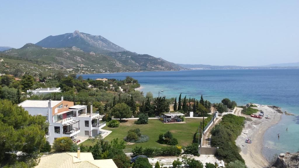 Beautiful house by the sea,Loutraki Skaloma.