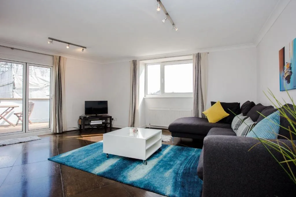 Bright, Modern 2BD in Maida Vale, London, United Kingdom