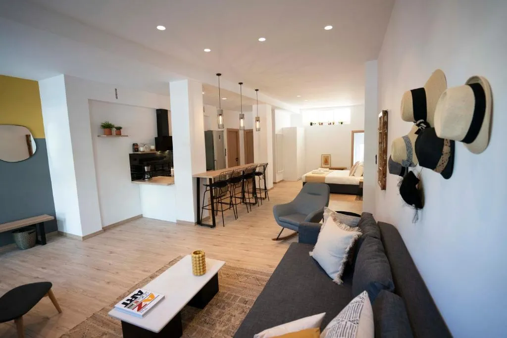 Modern 2bed 2bath loft in Acropolis area, Atena, Grecia
