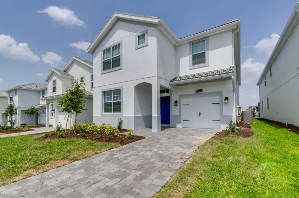 Moon Valley Villa #230728, Davenport, United States
