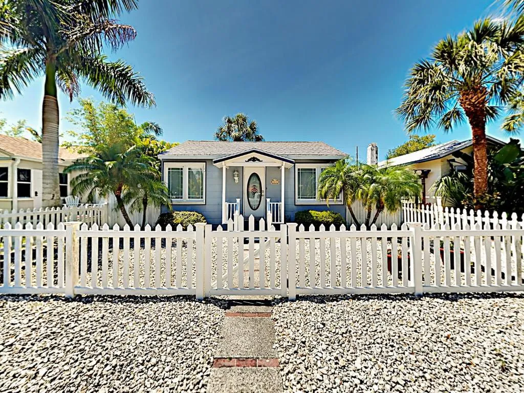 3031 56th Street S House, Kudrovo, United States