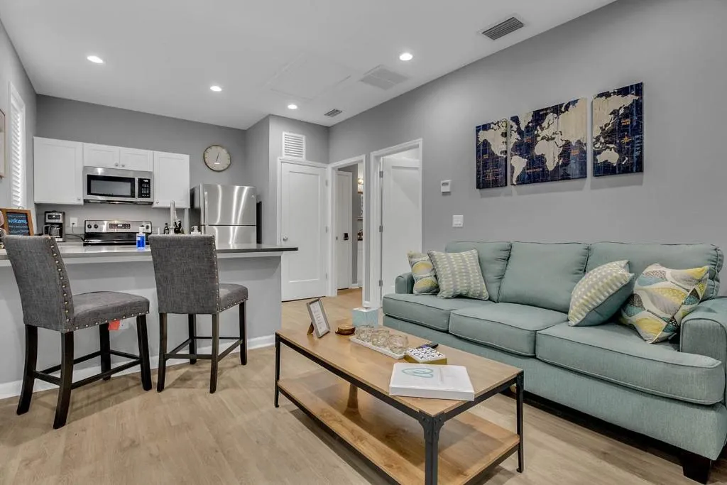 New 1/1 :Loft Minutes From Heart of Tampa -Unit C, Tampa, Statele Unite ale Americii