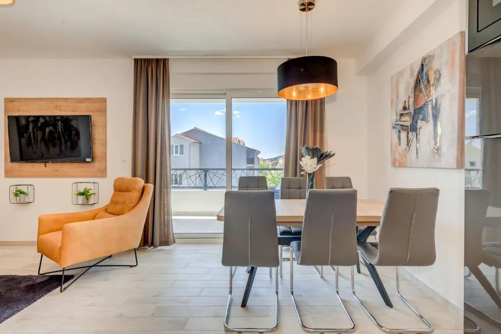 Magnolia 4* luxury apartment in town center, Trogir, Croaţia