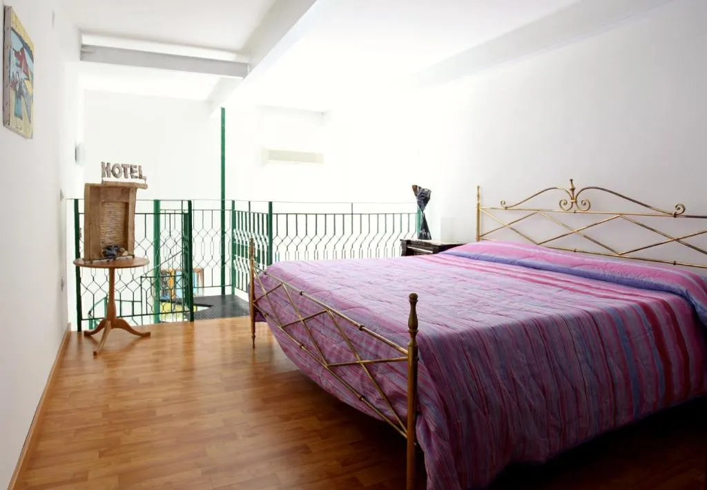 DormidaMè, Napoli, Italia