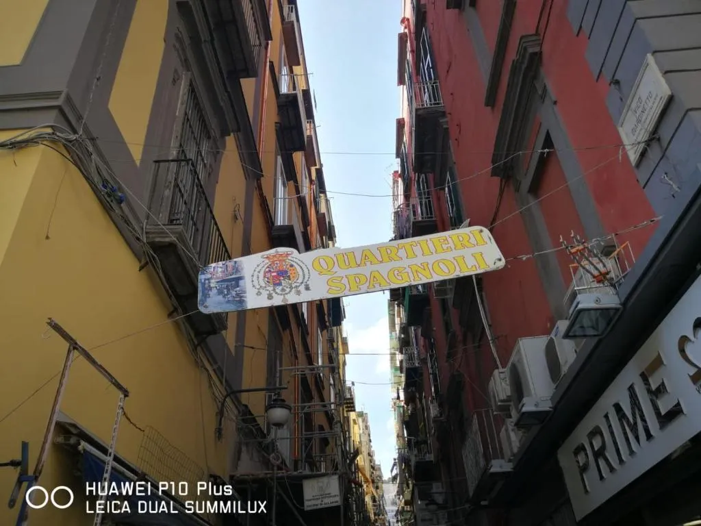 Very Close, Napoli, Italia