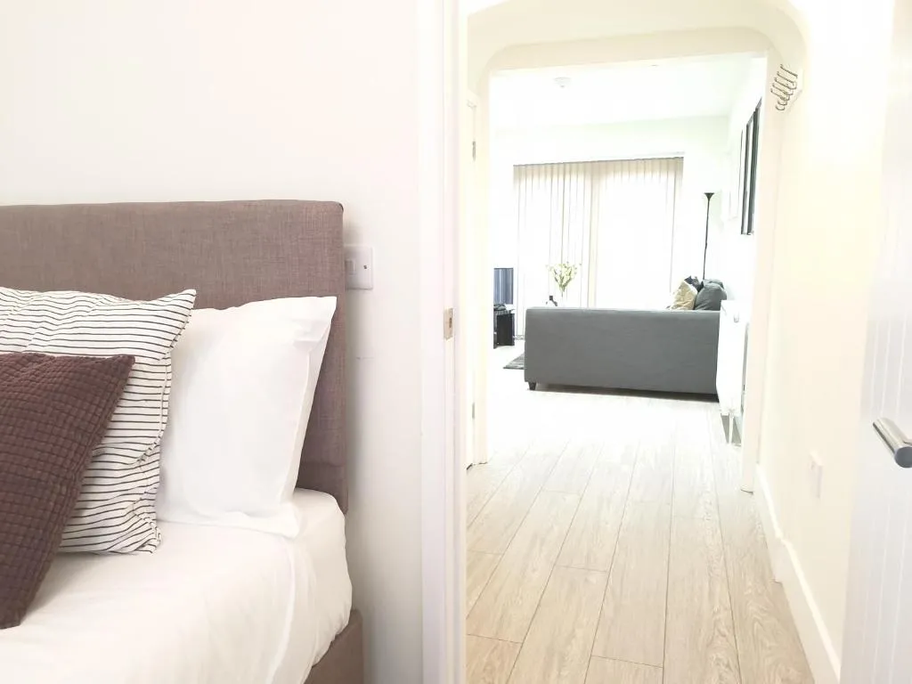 Oceana Accommodation- Azdec house, Southampton apartment, Close to Paultons park, sleeps 6, parking, Southampton, Marea Britanie