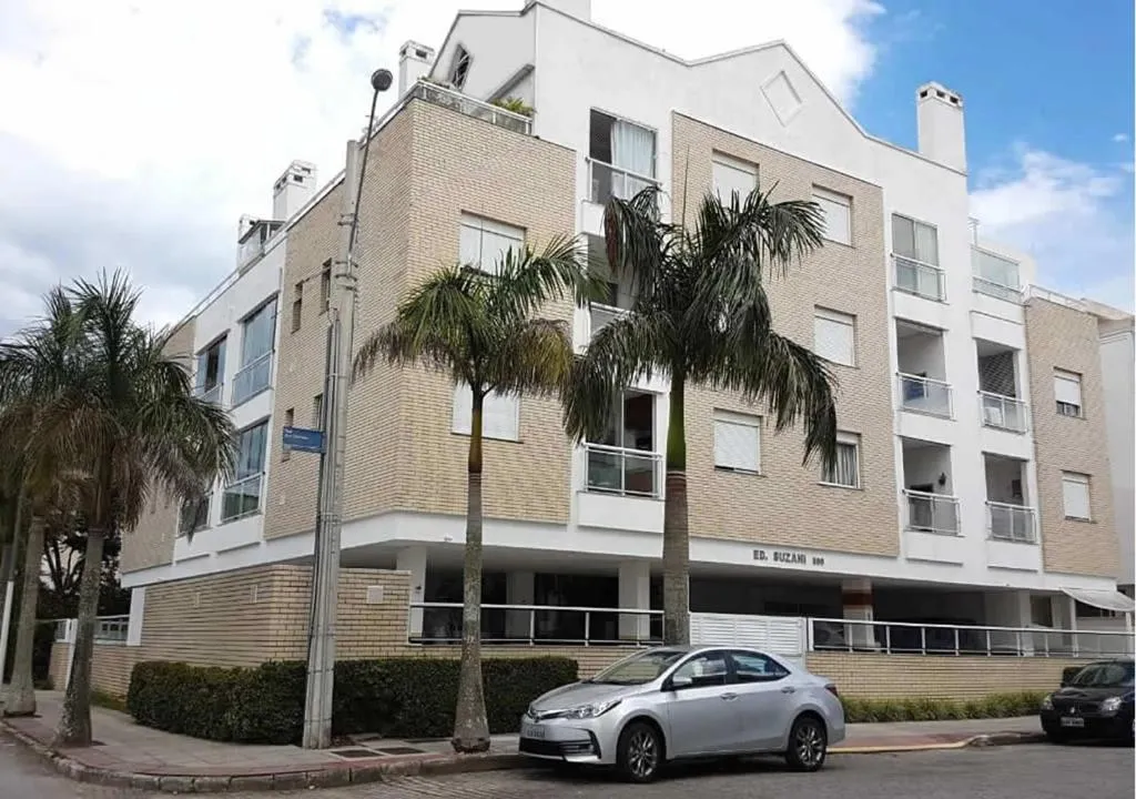 Bem localizado com sacada, churrasqueira, garagem e split, Florianópolis, Brazilia