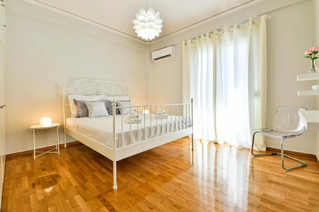 Urban Living, Atena, Grecia