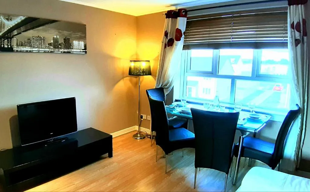 LILY'S FABULOUS APARTMENT GLA-AIRPORT & CITY, Glasgow, Marea Britanie