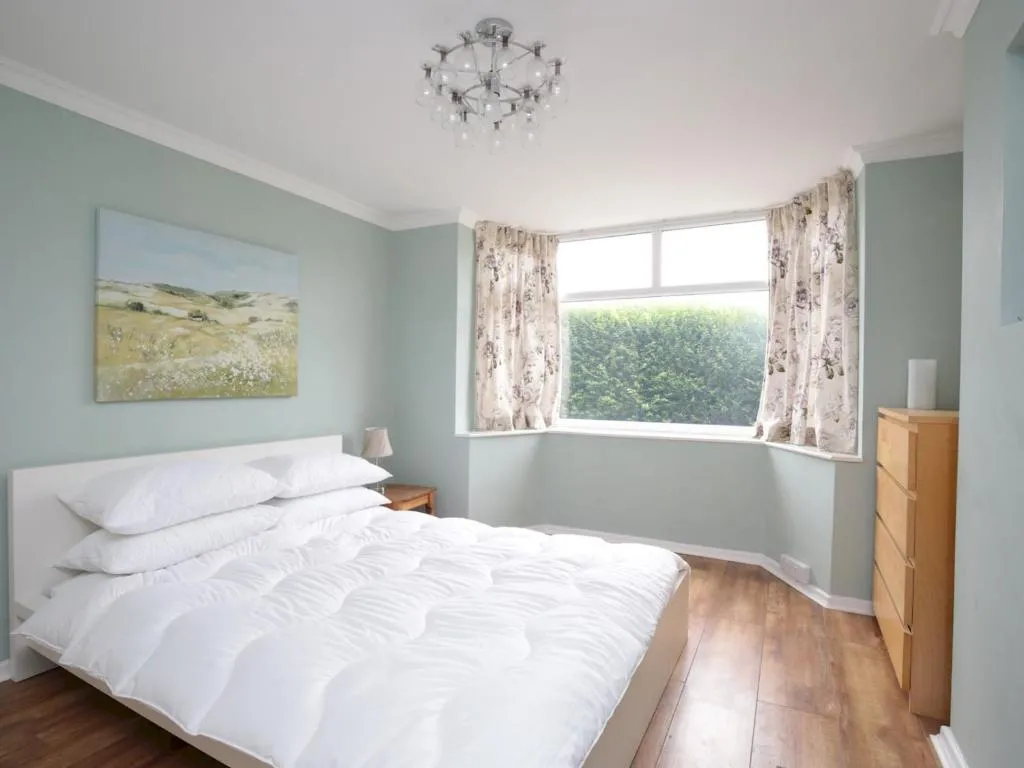 Fun Family 4 Bed in Oxford w/ Wonderland Garden (booking.com), College Corner, United Kingdom