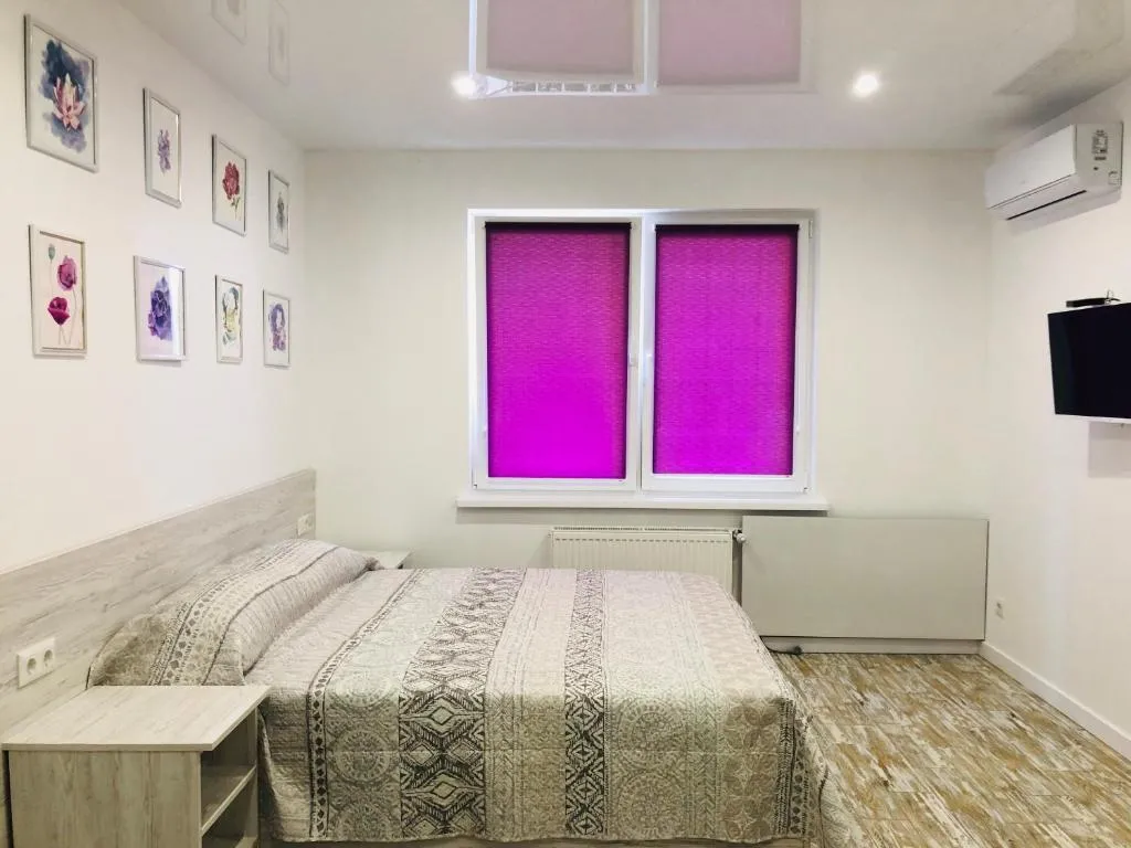Sunny apartments on Lomonosova 36, Kiev, Ucraina