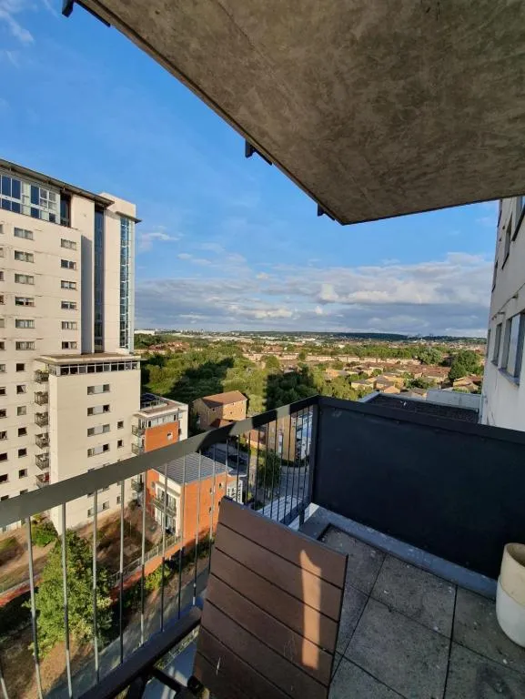 AFFLUENT APARTMENTS riverside Sark tower, Londra, Marea Britanie