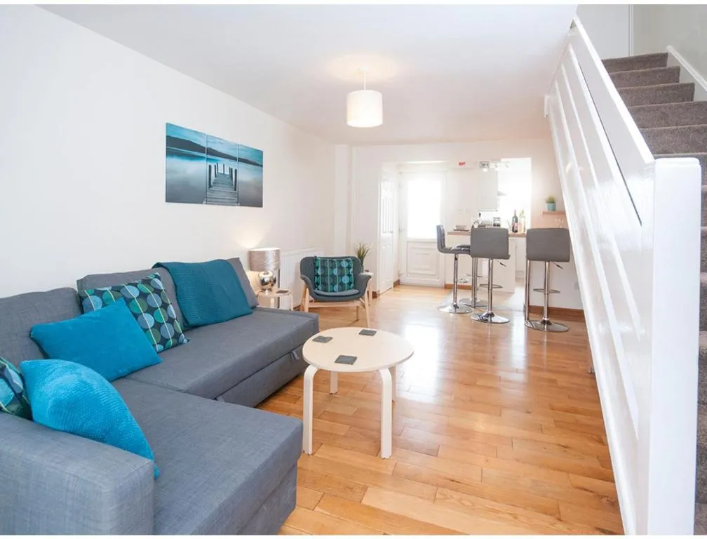 Modern house close to Stadiums & Centre w/parking, Cardiff, Marea Britanie