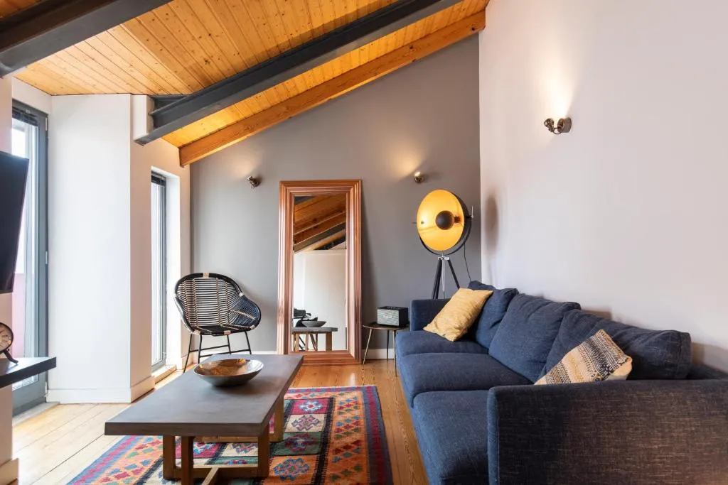 LovelyStay - Stunning Flat with Balcony in Bairro Alto, Amadora, Portugal