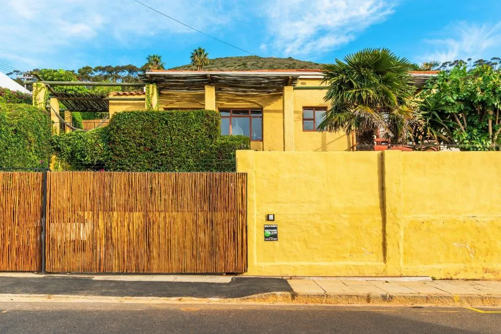Sun & Sea in a Downtown Mediterranean Villa, Cape Town, Africa de Sud