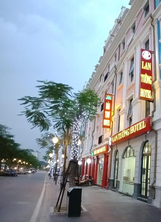 LAN TƯỜNG HOTEL