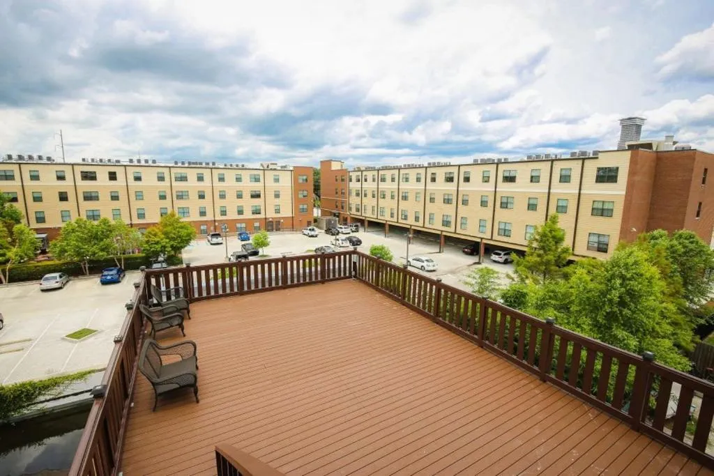 Elegant 4BR Condo in Downtown by Hosteeva, New Orleans (LA), United States
