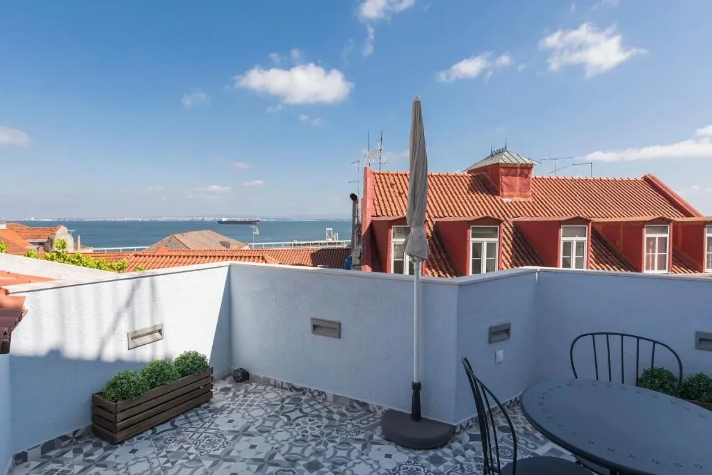 Terrace & River View in Alfama, Lisabona, Portugalia