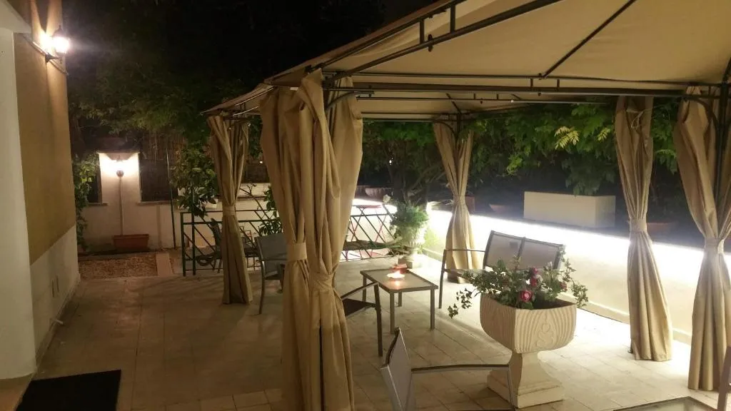 GARDEN HOUSE - Luxury Guest House, Roma, Italy