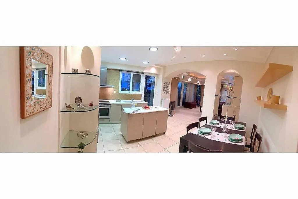 Elegant Vouliagmeni apartment in a Unique Spot, Atena, Grecia