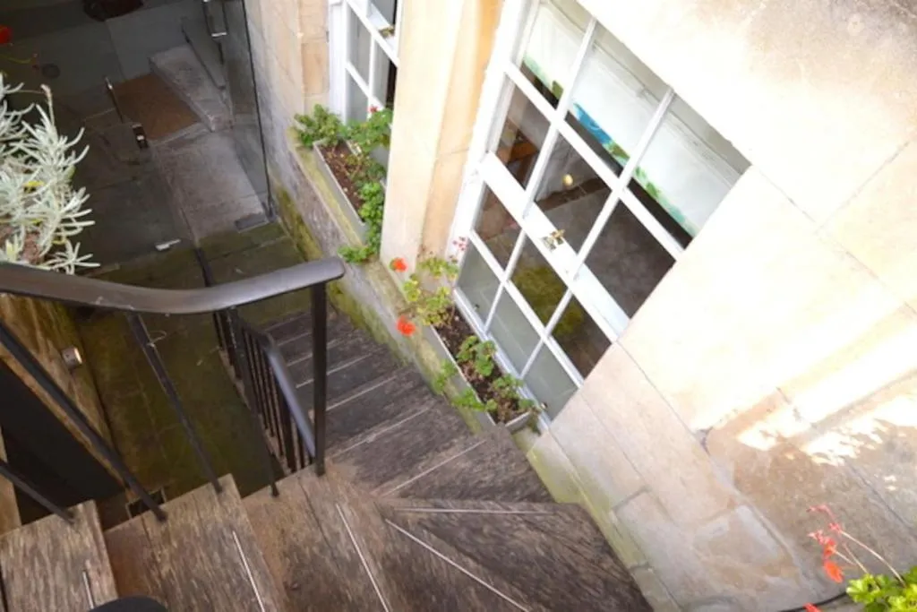 Garrard's Retreat - 1 Bedroom with marble floors & patio, Bath, Marea Britanie