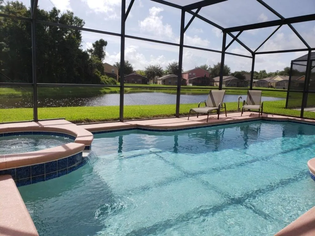 Ariel'S By The Lake Gorgeous Private Pool Area Home, Davenport, United States