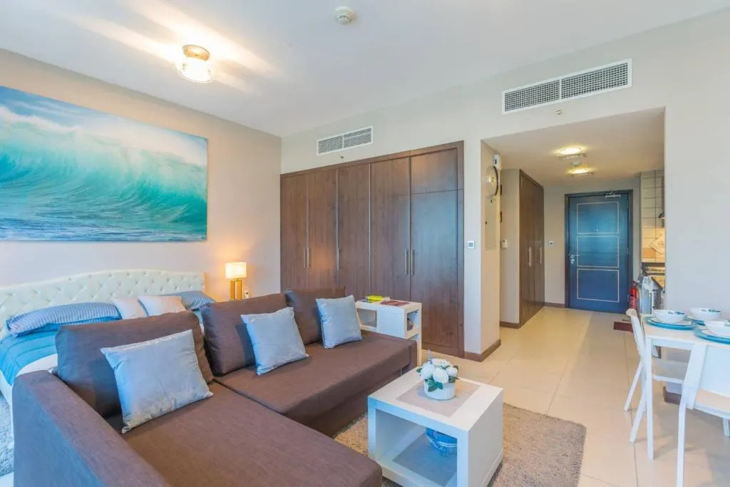 Houst Holiday Homes - Indigo Tower 1, Alantos, United Arab Emirates
