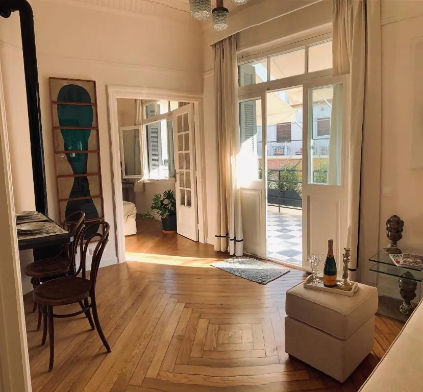 Chic apartment, 5min to acropolis + private terrace, Atena, Grecia