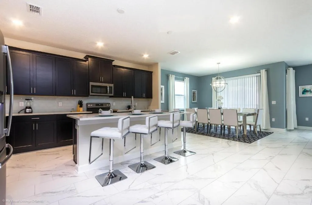 Magnificent Tuscany 6 Bed Home Pool Home in Champion gates, Davenport, United States