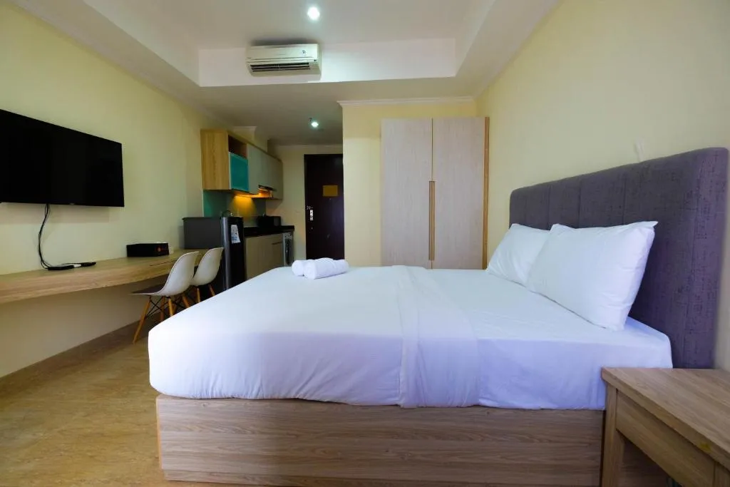 Comfy Studio Room with City View at Menteng Park Apartment By Travelio, Jakarta, Indonezia
