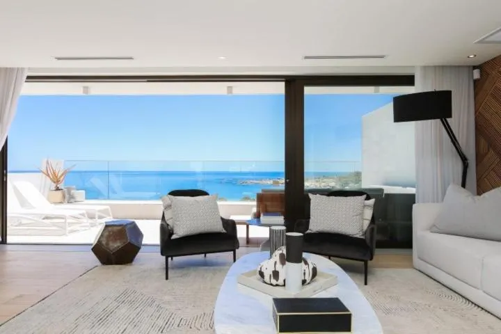 Stunning Ocean & Mountain Views, Cape Town, South Africa