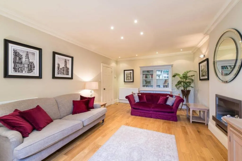 ALTIDO Luxury Main Door Apart with Garden in City Centre, Edinburgh, United Kingdom
