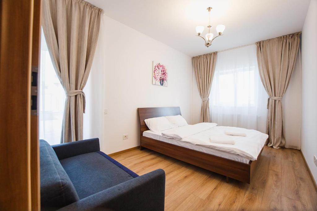 Spacious & Bright 2 bedroom Central Apartment