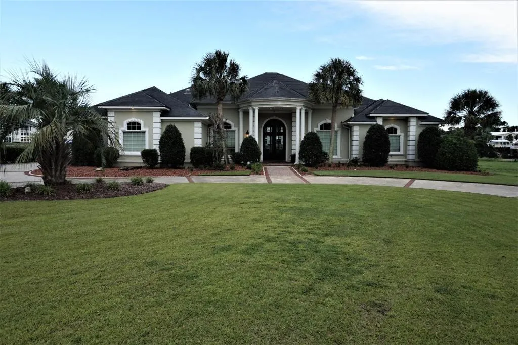 Coastal Haven Luxury Waterfront Home With Infinity Pool 3 Miles From Beach, Myrtle Beach, Statele Unite ale Americii