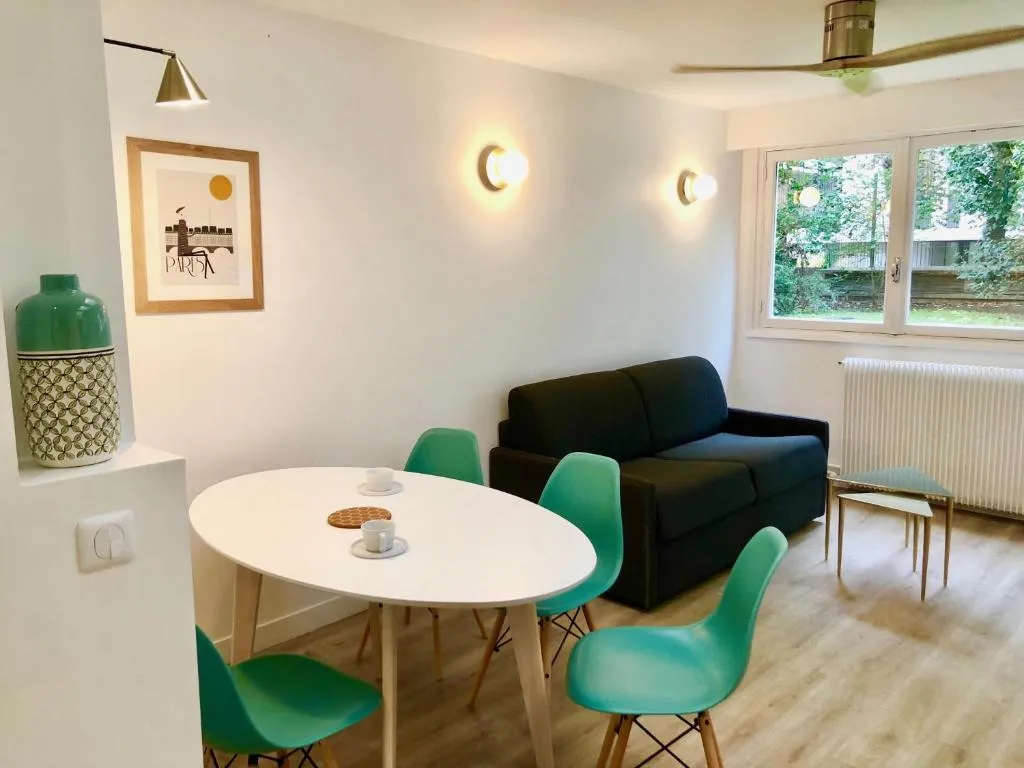 3 Bedrooms Apartment Tour Eiffel + Parking, Paris, Franţa