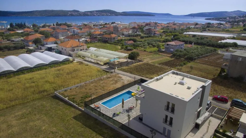 Family friendly apartments with a swimming pool Seget Donji, Trogir - 17869, Trogir, Croaţia