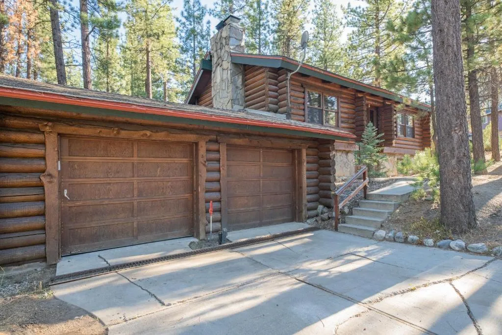 Summit Lifts and Logs Cabin, Big Bear Lake, Statele Unite ale Americii
